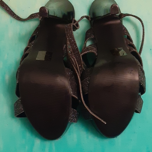 Heels - Picture 3 of 4